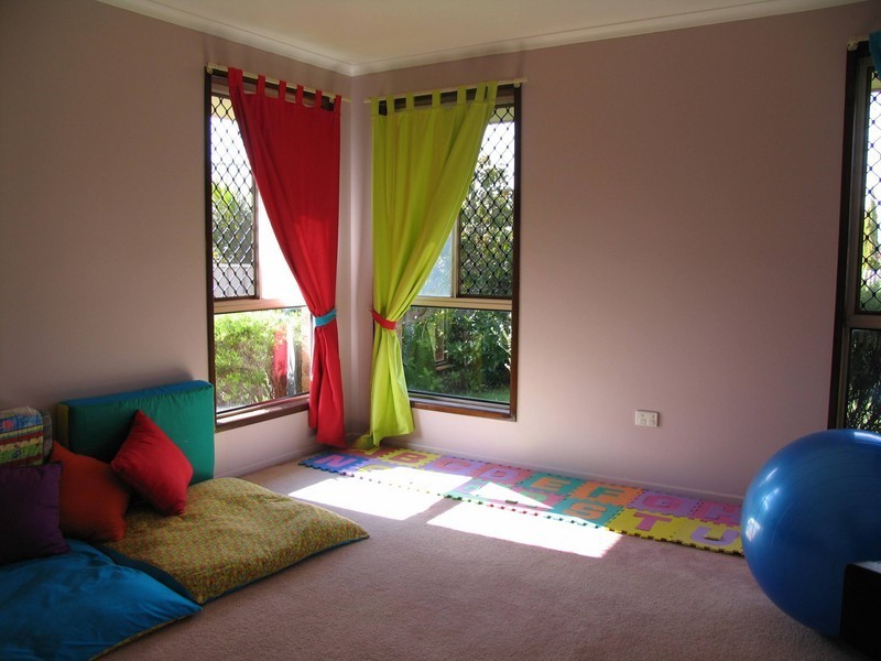 25 Danica Crt, Kearneys Spring QLD 4350