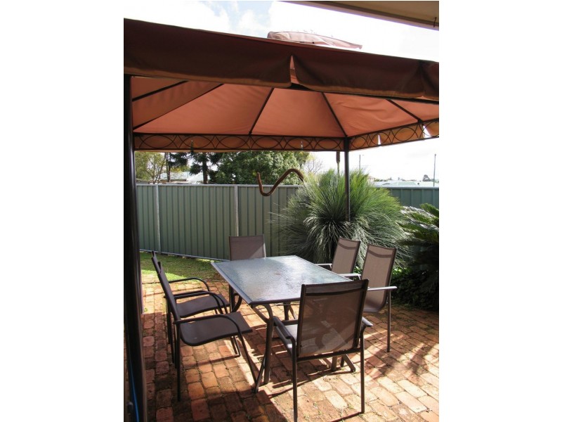 25 Danica Crt, Kearneys Spring QLD 4350