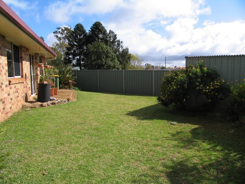 25 Danica Crt, Kearneys Spring QLD 4350