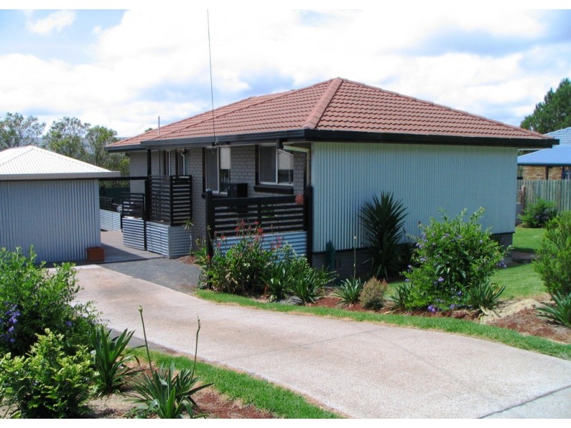 13 CHARTER CRES, Rockville QLD 4350
