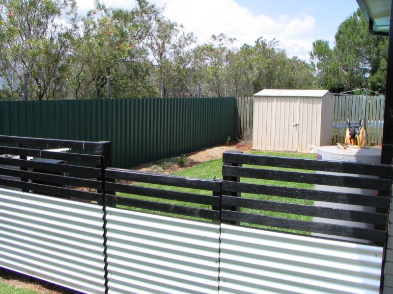 13 CHARTER CRES, Rockville QLD 4350