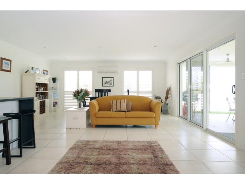 2 HAMILTON DRIVE, Vale View QLD 4352