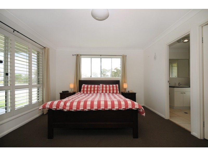 2 HAMILTON DRIVE, Vale View QLD 4352