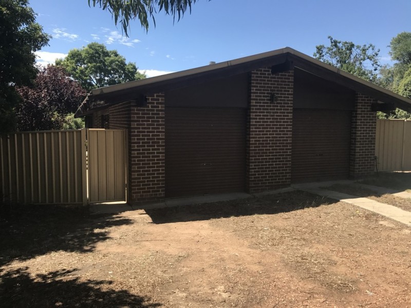17 Shenton Crescent, Stirling ACT 2611