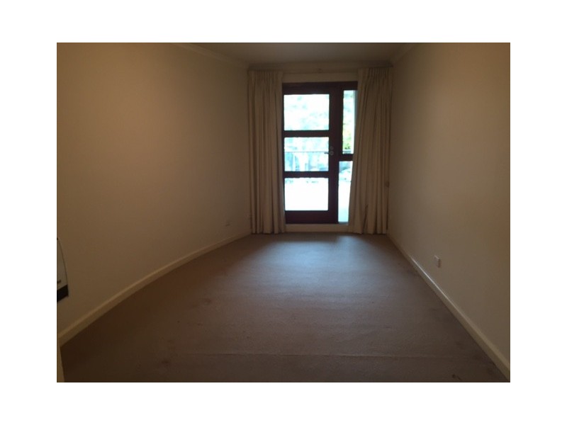 32/18 Captain Cook Crescent, Griffith ACT 2603