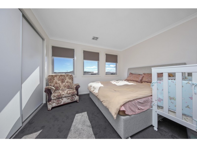 2D Avenal Street, Crace ACT 2911