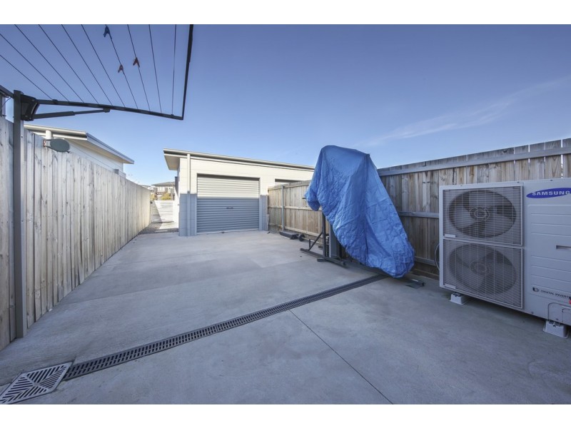 2D Avenal Street, Crace ACT 2911