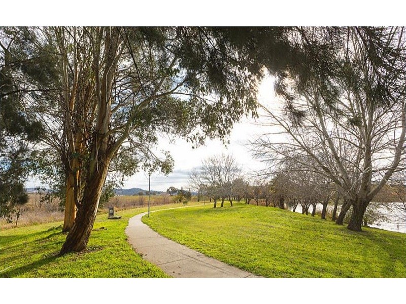 9/68 Bicentennial Drive, Jerrabomberra NSW 2619