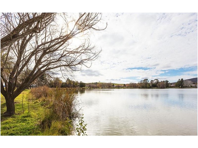 9/68 Bicentennial Drive, Jerrabomberra NSW 2619