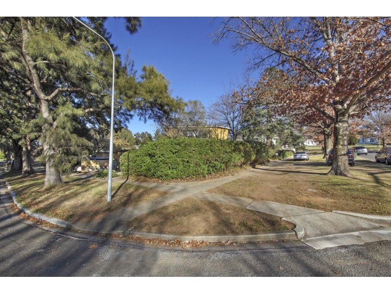 10 Schlich Street, Yarralumla ACT 2600