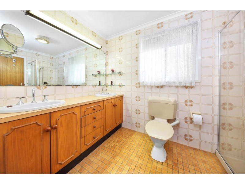 76 Eggleston Crescent, Chifley ACT 2606