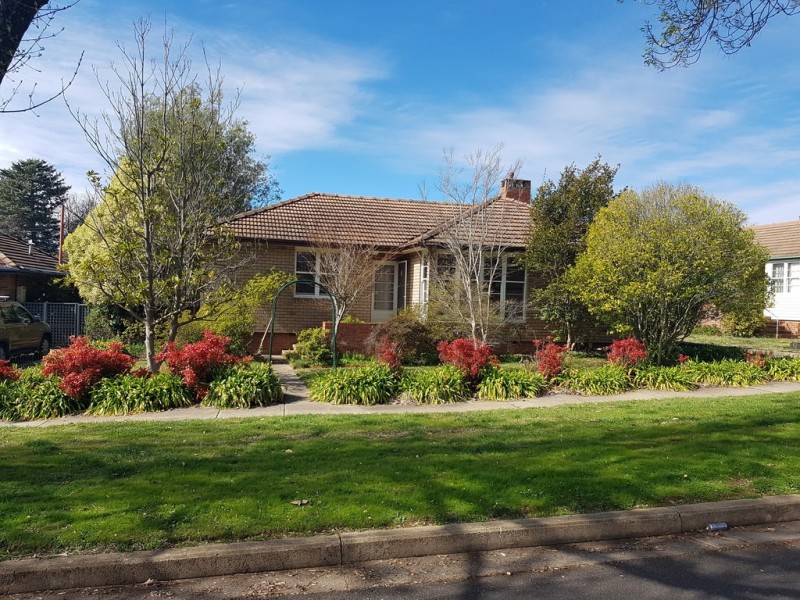 67 Stradbroke Street, Deakin ACT 2600