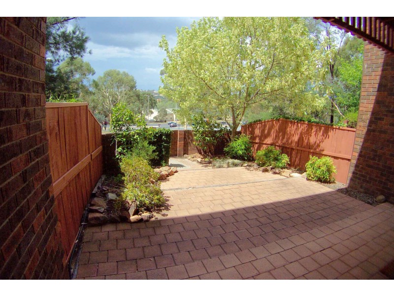 9 Rowe Place, Phillip ACT 2606