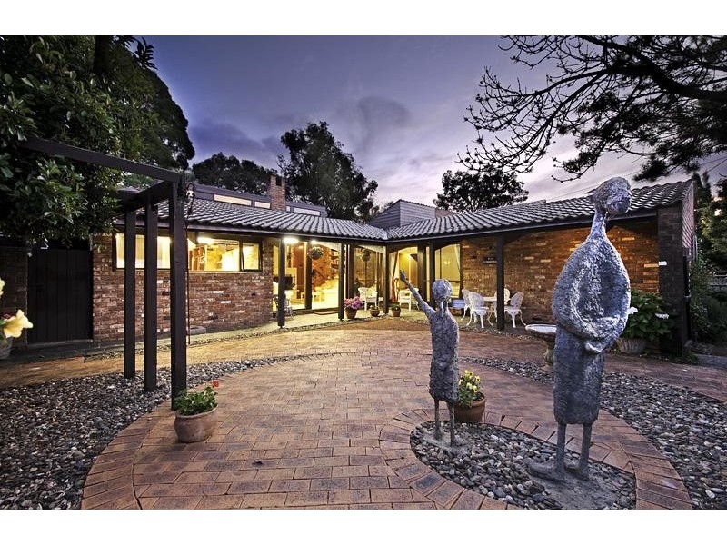 8 Mirning Crescent, Aranda ACT 2614