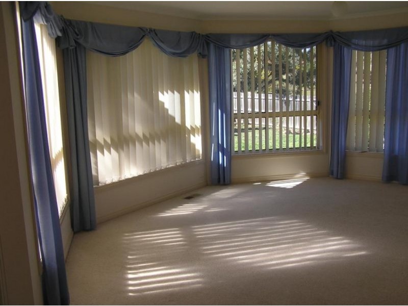 4 Halloran Drive, Jerrabomberra NSW 2619