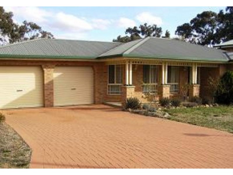 4 Halloran Drive, Jerrabomberra NSW 2619