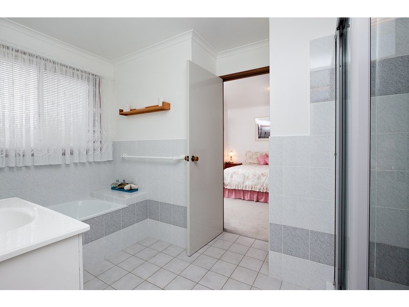 14 Snow Gum Place, Jerrabomberra NSW 2619