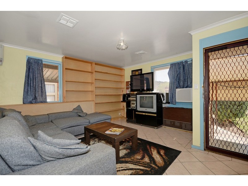 8 Boronia Crescent, Queanbeyan NSW 2620