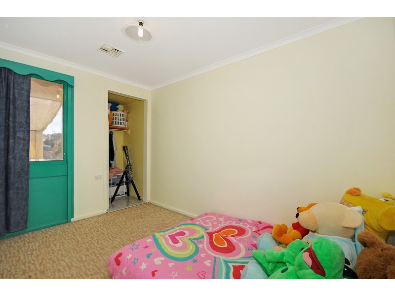 8 Boronia Crescent, Queanbeyan NSW 2620