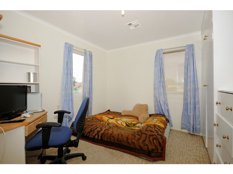 8 Boronia Crescent, Queanbeyan NSW 2620