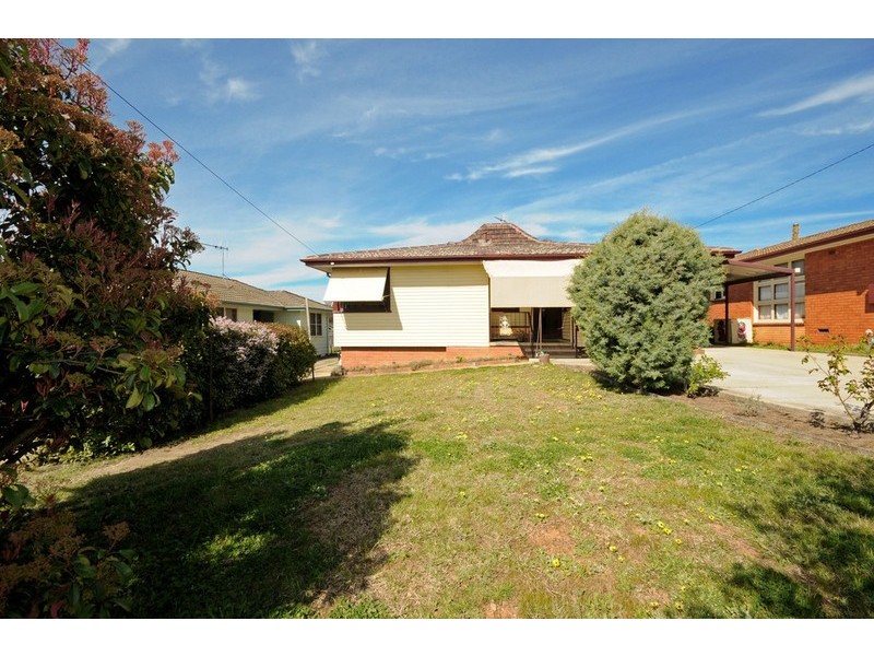 8 Boronia Crescent, Queanbeyan NSW 2620