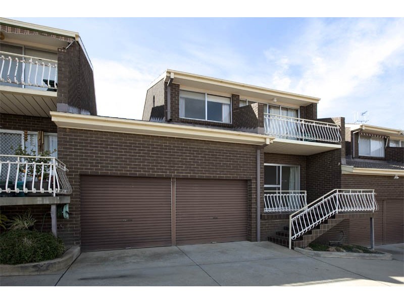 2/6 Nimmitabel Street, Queanbeyan NSW 2620