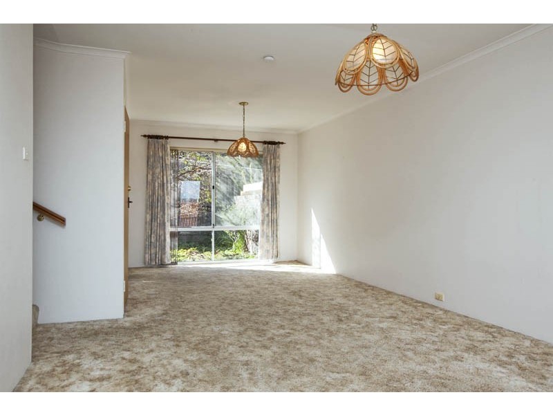 2/6 Nimmitabel Street, Queanbeyan NSW 2620