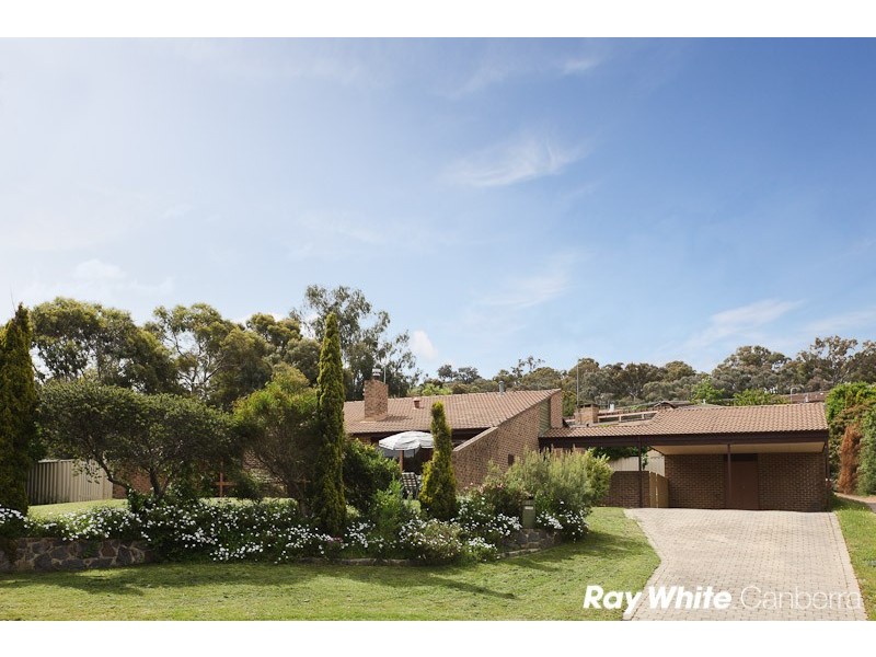 18 Crampton Place, Fadden ACT 2904