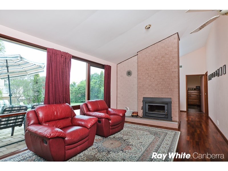 18 Crampton Place, Fadden ACT 2904