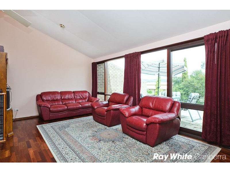 18 Crampton Place, Fadden ACT 2904