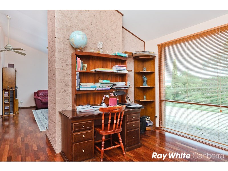 18 Crampton Place, Fadden ACT 2904