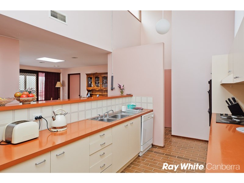 18 Crampton Place, Fadden ACT 2904