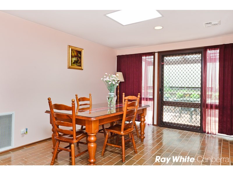 18 Crampton Place, Fadden ACT 2904