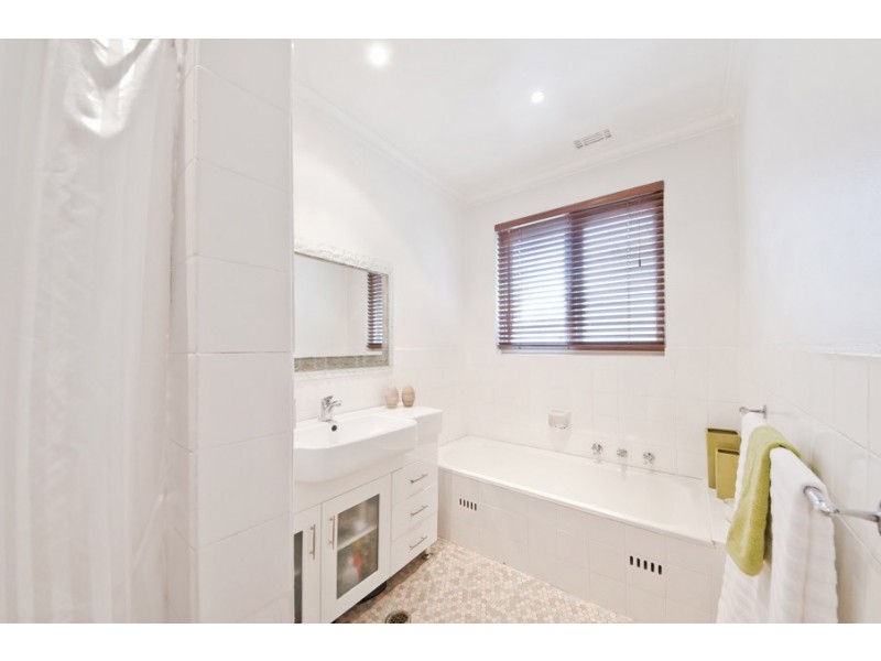 12 Leane Street, Hughes ACT 2605