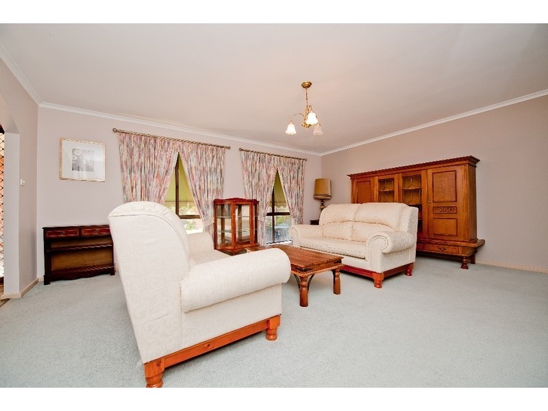 17 Meston Place, Fadden ACT 2904