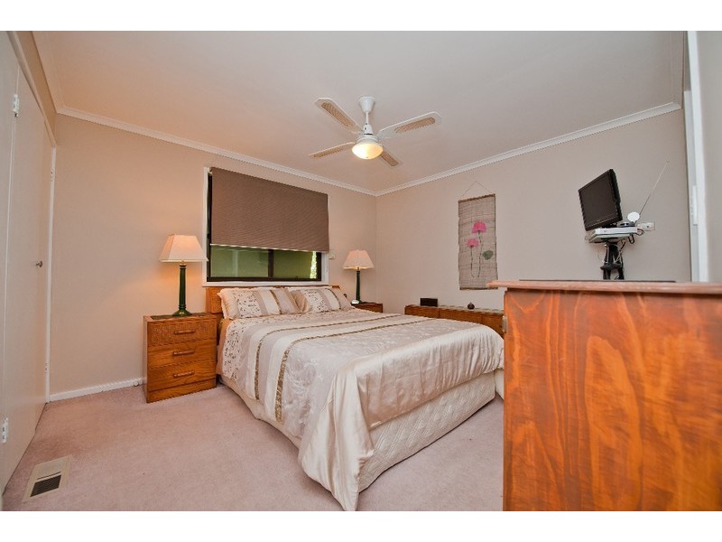 17 Meston Place, Fadden ACT 2904