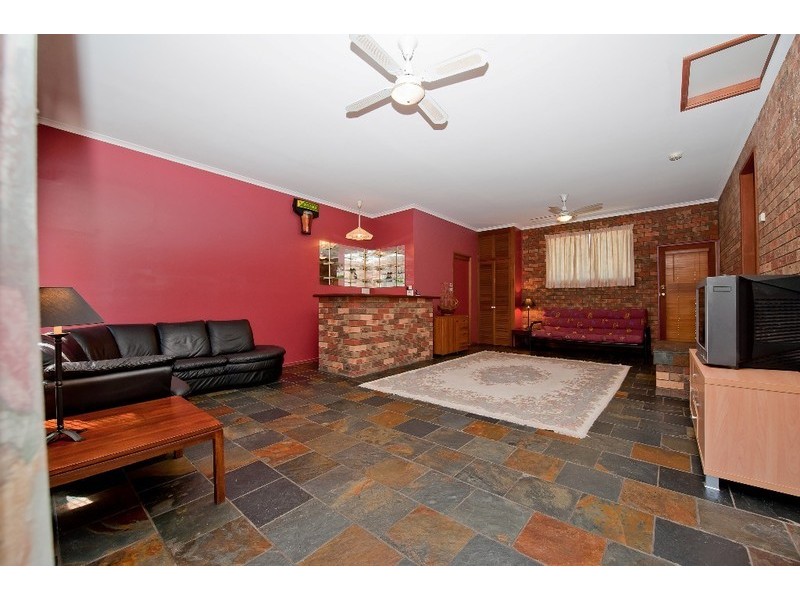 17 Meston Place, Fadden ACT 2904