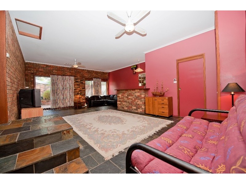 17 Meston Place, Fadden ACT 2904