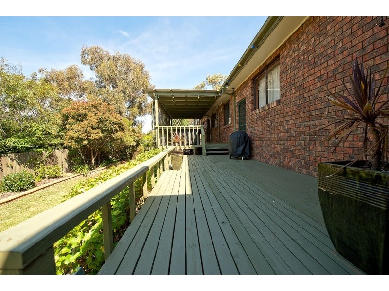 17 Meston Place, Fadden ACT 2904