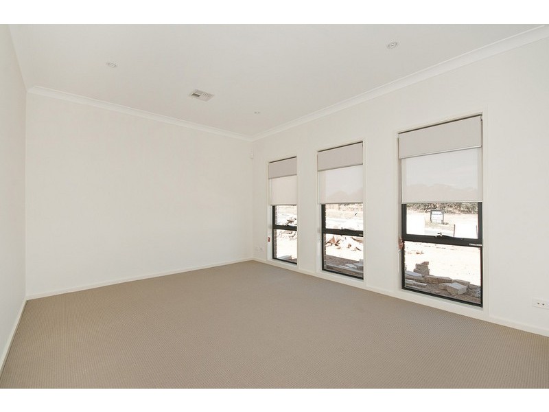 15 Renfree Street, Casey ACT 2913