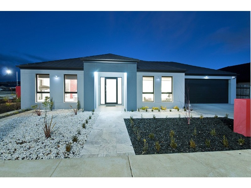 18 Gavin Long Street, Franklin ACT 2913