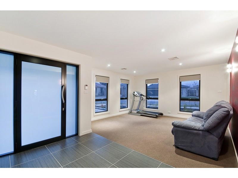 18 Gavin Long Street, Franklin ACT 2913