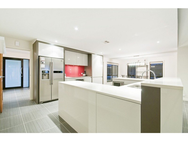 18 Gavin Long Street, Franklin ACT 2913