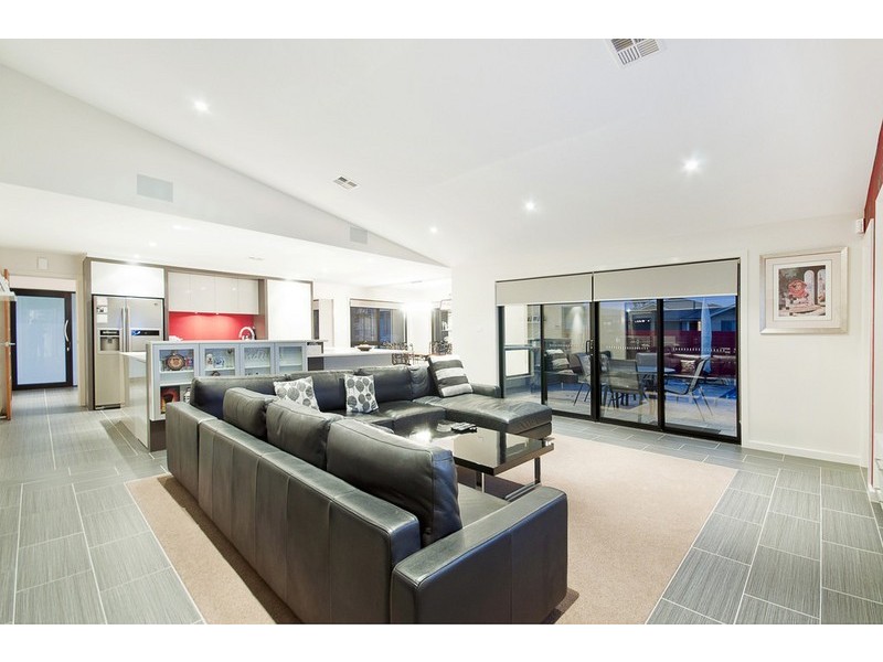 18 Gavin Long Street, Franklin ACT 2913