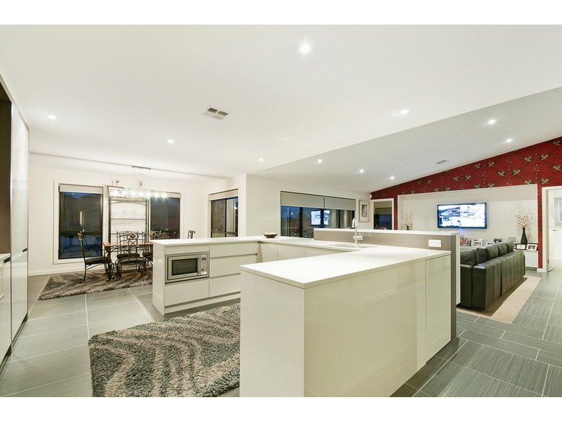 18 Gavin Long Street, Franklin ACT 2913