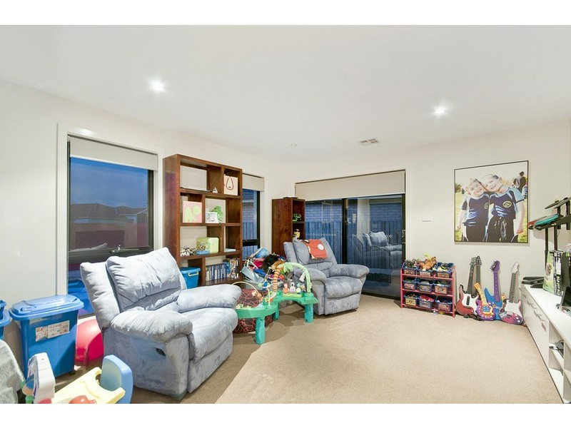 18 Gavin Long Street, Franklin ACT 2913