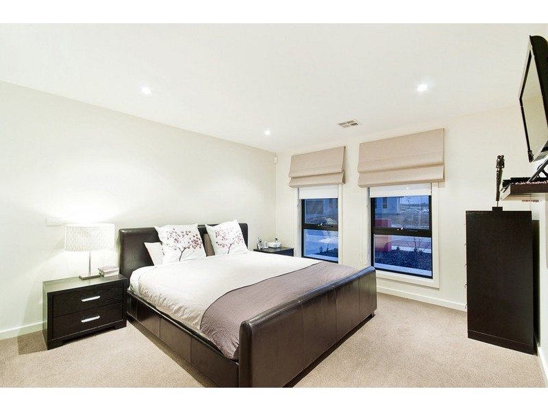 18 Gavin Long Street, Franklin ACT 2913
