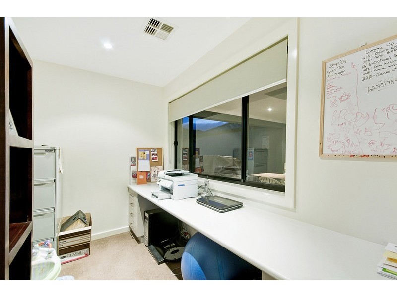 18 Gavin Long Street, Franklin ACT 2913
