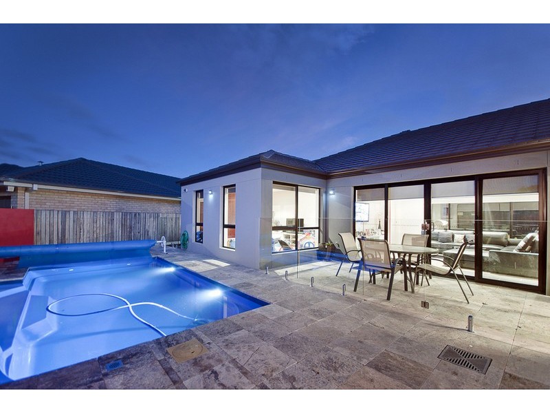 18 Gavin Long Street, Franklin ACT 2913