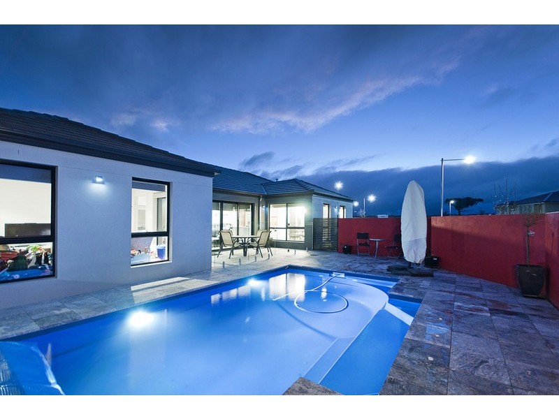 18 Gavin Long Street, Franklin ACT 2913